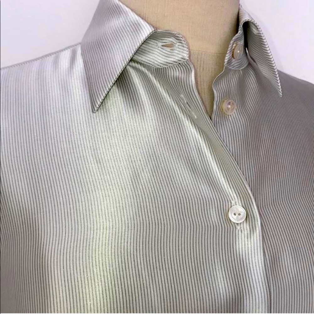 Giorgio Armani Black Label. Never been worn, silk with black pinstripes.Sz 38/XS